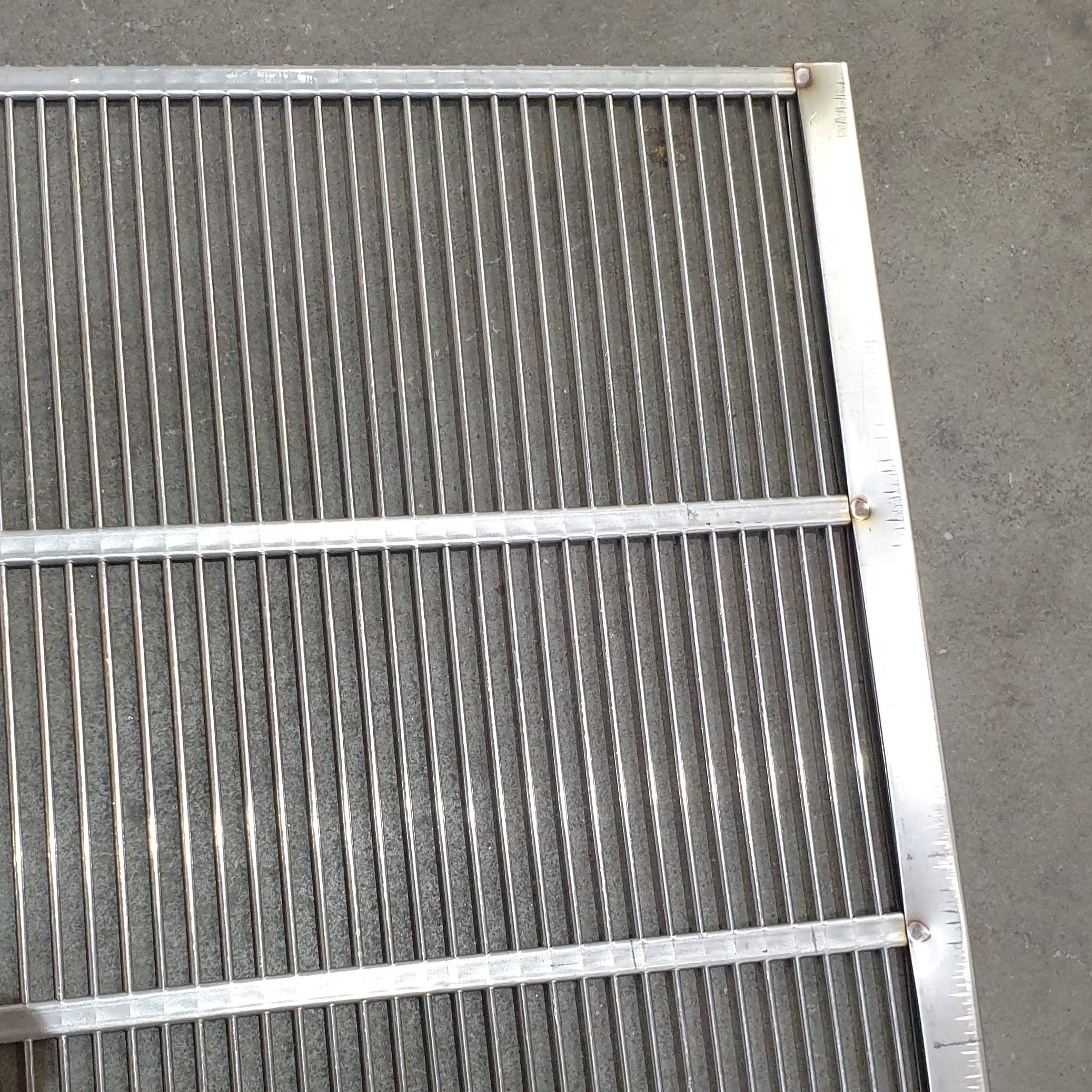 Absperrgitter Metall Edelstahl 435 x 435 mm Segeberger Beute rundum eingef